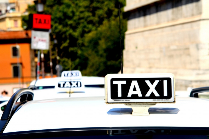 taxis-AURIBEAU SUR SIAGNE-min_taxi_auto_rome_road_white-1051610